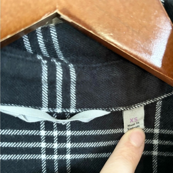 Athleta black white button down long line flannel size XS - Picture 4 of 6